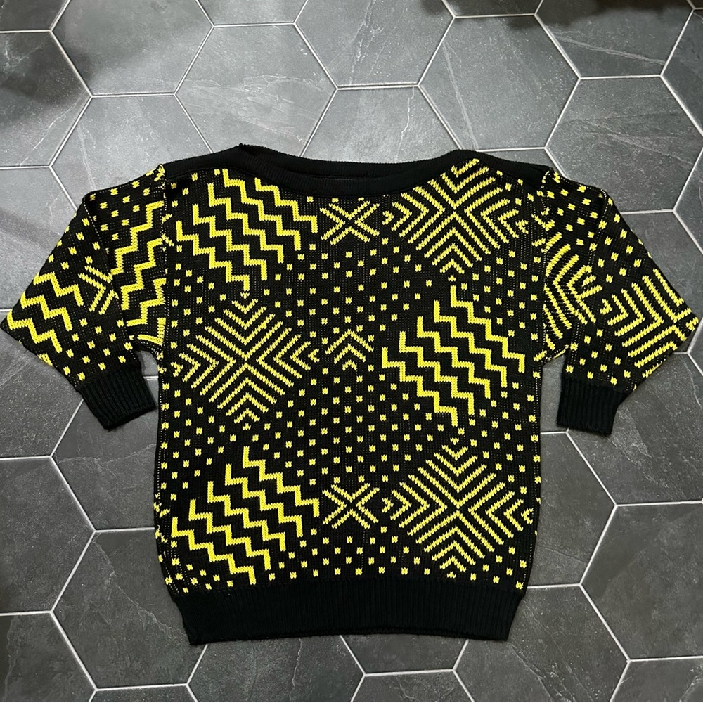 VTG 80s Retro Black & Yellow Chunky Knit Geometric Abstract Pattern Sweater